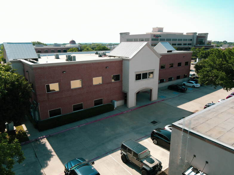 571 W Main St, Lewisville, TX à louer - Photo de l’immeuble – Image 2 sur 9