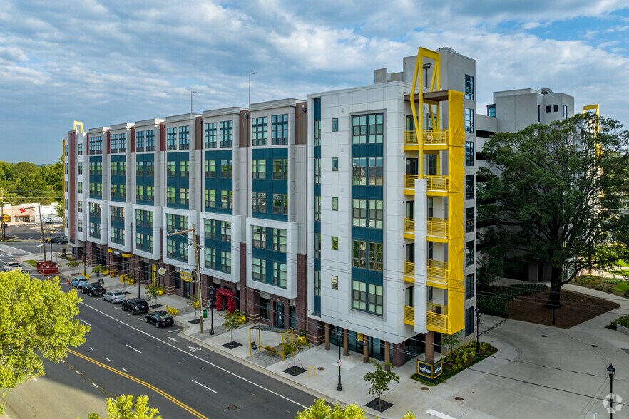 222 West Blvd, Charlotte, NC à louer - Photo de l’immeuble – Image 2 sur 14