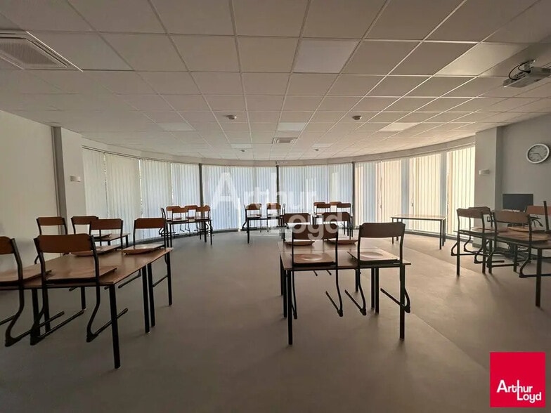 Bureau dans La Chaussée-Saint-Victor à louer - Photo intérieure – Image 2 sur 3