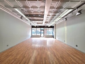 3413 N Milwaukee Ave, Chicago, IL à louer Photo intérieure– Image 2 sur 10