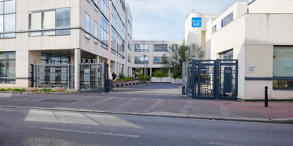 Bureau dans Saint-Ouen-Sur-Seine à louer - Photo de l’immeuble – Image 2 sur 15