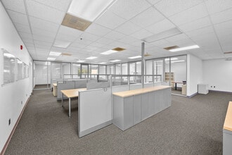 44099 Plymouth Oaks Blvd, Plymouth, MI à louer Photo intérieure– Image 1 sur 4