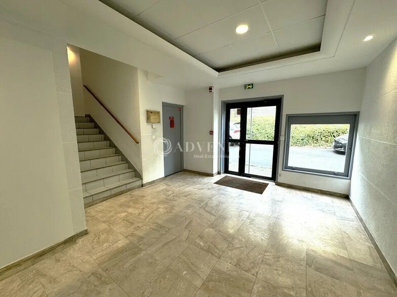 Bureau dans Aulnay-sous-Bois à louer - Photo de l’immeuble – Image 3 sur 4
