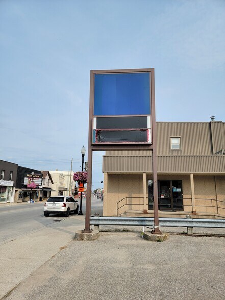 189 10th St, Hanover, ON à vendre - Photo de l’immeuble – Image 3 sur 3