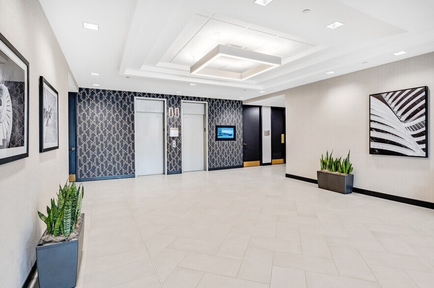 915 Harger Rd, Oak Brook, IL à louer - Photo intérieure – Image 3 sur 11