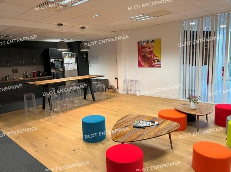 Bureau dans Saint-Herblain à vendre - Photo de l’immeuble – Image 3 sur 25
