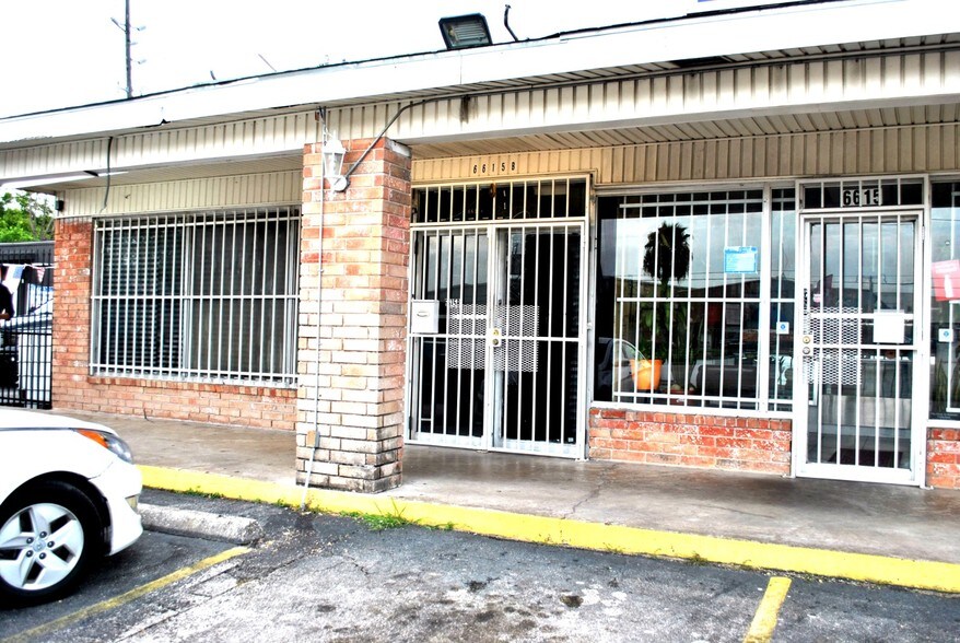 6615-6627 Brittmoore Rd, Houston, TX à louer - Photo de l’immeuble – Image 1 sur 16