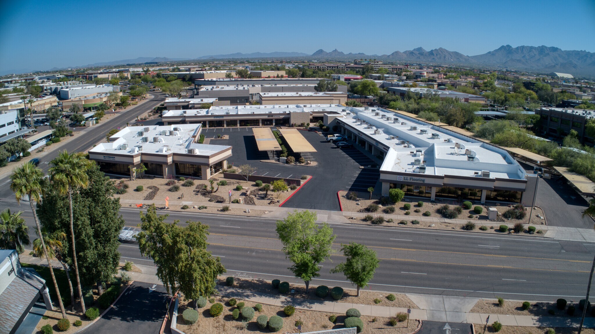 8340 E Raintree Dr, Scottsdale, AZ à louer Photo principale– Image 1 sur 4