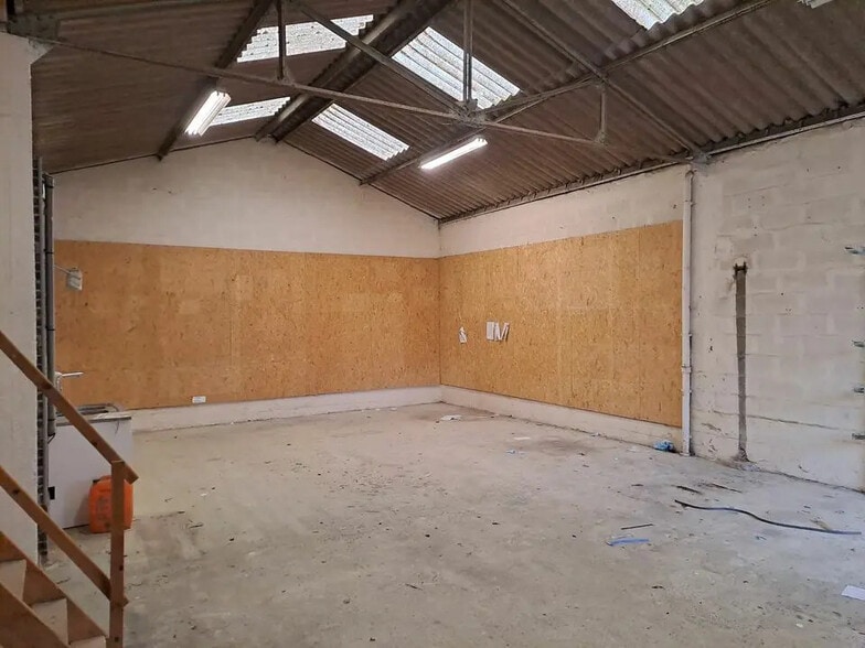 Local d’activités dans Le Rheu à louer - Photo intérieure – Image 2 sur 3