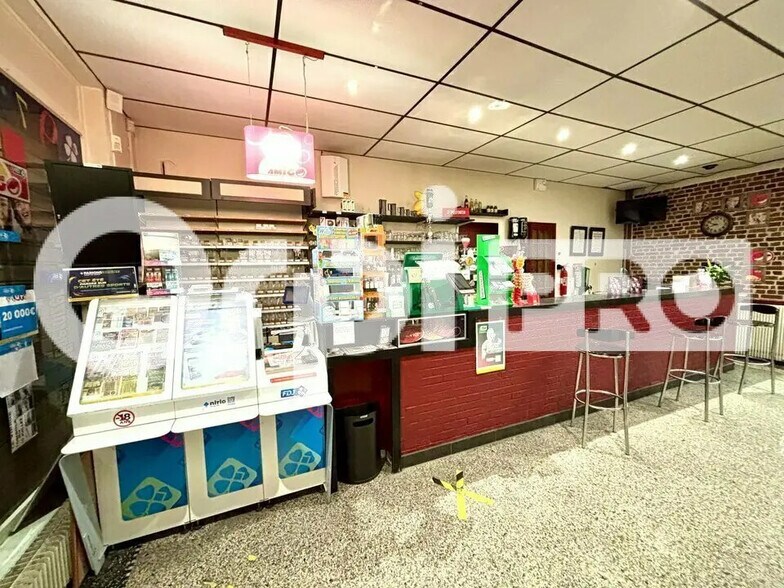 Local commercial dans Tricot à vendre - Photo de l’immeuble – Image 2 sur 5