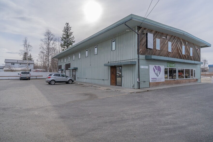 609 3rd St, Fairbanks, AK à vendre - Photo principale – Image 1 sur 45