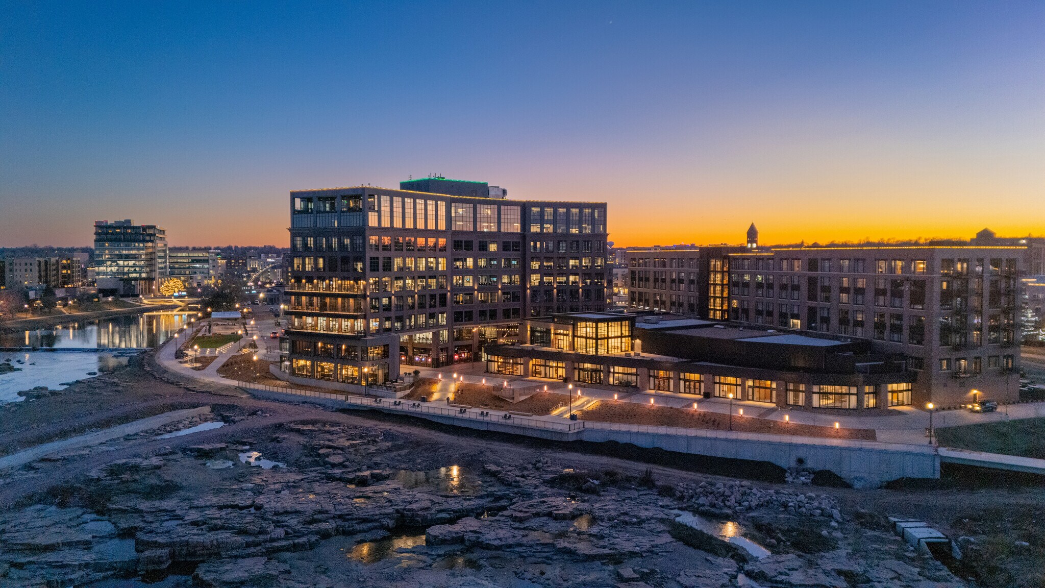 150 E 4th Pl, Sioux Falls, SD à louer Photo de l’immeuble– Image 1 sur 27