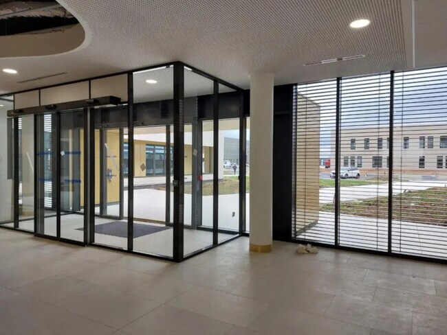 Plus de détails pour 2-4 Rue Joseph Nicephore Niepce, Genas - Bureau à louer