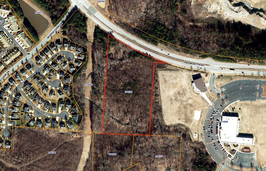 4530 Piedmont Pkwy Pky, Greensboro, NC à vendre - Photo de l’immeuble – Image 2 sur 4