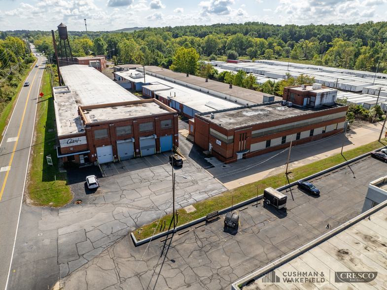 24350-24500 Solon Rd, Bedford Heights, OH à louer - Photo de l’immeuble – Image 1 sur 4