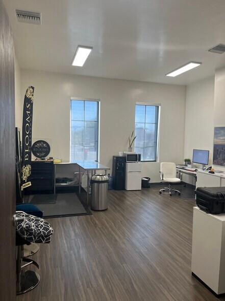 700 N Main St, Santa Ana, CA à louer - Photo de l’immeuble – Image 2 sur 35