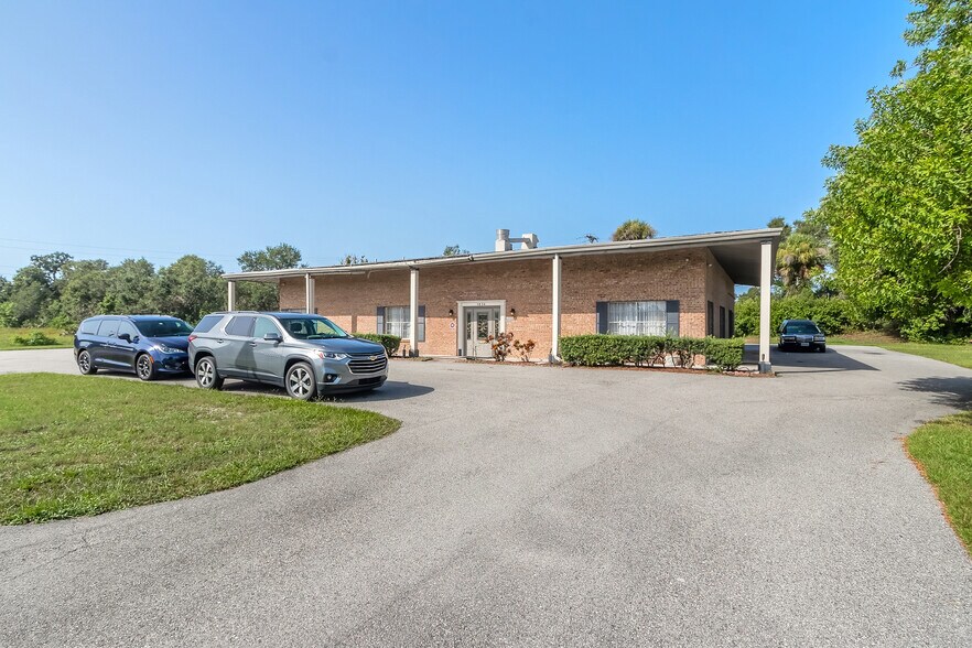 1036 Derbyshire Rd, Daytona Beach, FL à vendre - Photo de l’immeuble – Image 1 sur 35