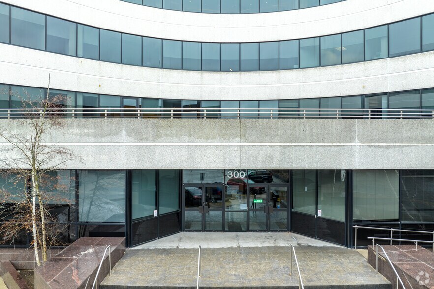 300 Town Centre Blvd N, Markham, ON à louer - Photo de l’immeuble – Image 3 sur 5