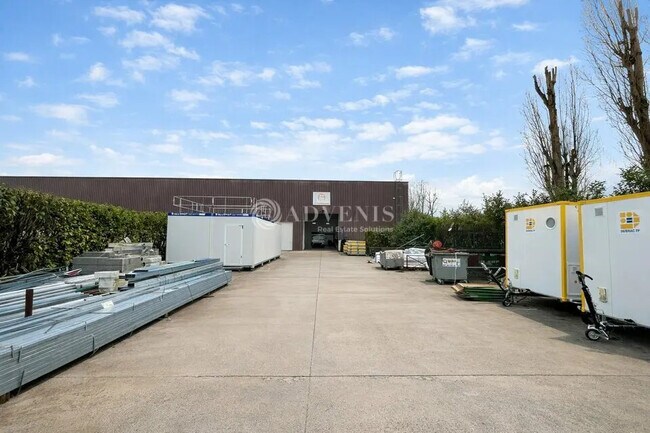 Plus de détails pour Local d'activités à louer