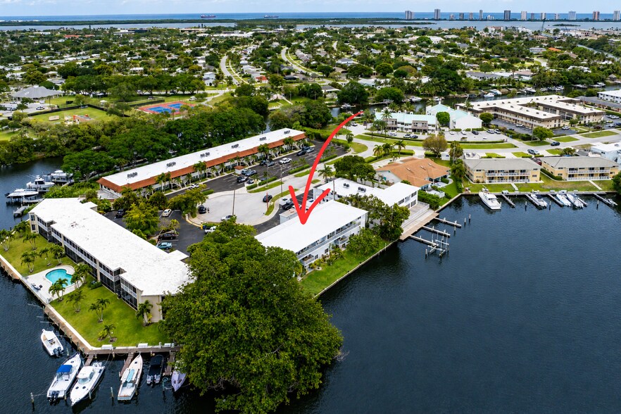 628 Southwind Cir, North Palm Beach, FL à vendre - Photo de l’immeuble – Image 3 sur 12