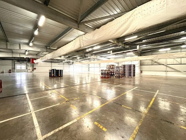 Plus de détails pour Industriel/Logistique à louer