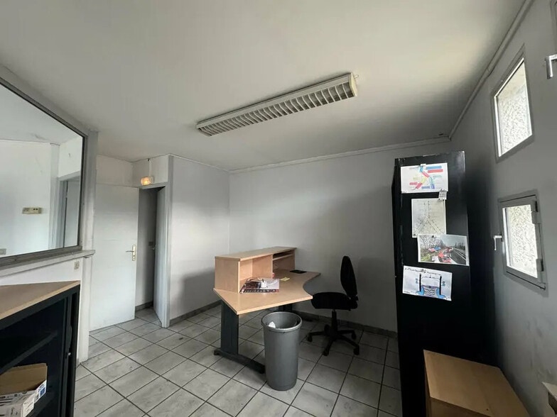 Bureau dans Orange à louer - Photo de l’immeuble – Image 3 sur 9