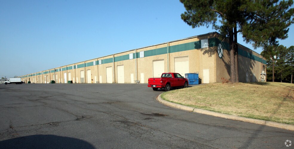 Crossroads Business Center portefeuille de 4 biens à vendre sur LoopNet.fr - Photo principale – Image 1 sur 4