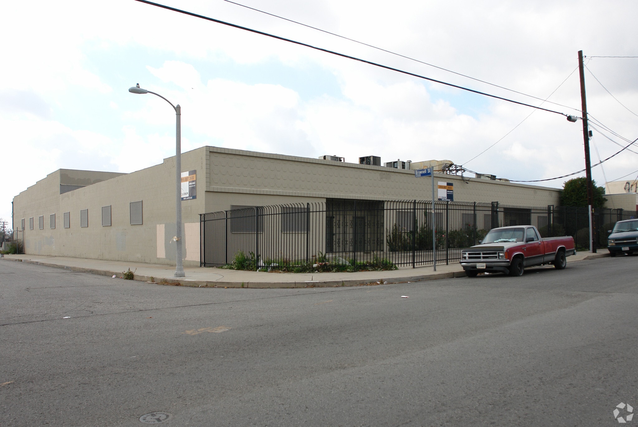 462 E 5th St, San Fernando, CA à louer Photo principale– Image 1 sur 9