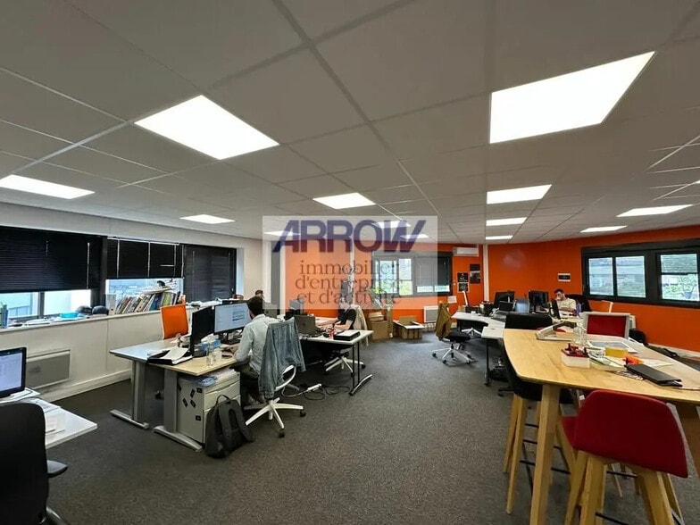 1 Rue Charles Lindbergh, Bouguenais à louer - Photo de l’immeuble – Image 1 sur 8