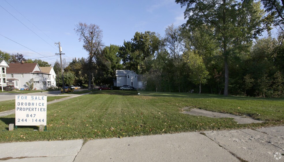 562 Washington St, Waukegan, IL à louer - Photo de l’immeuble – Image 2 sur 2