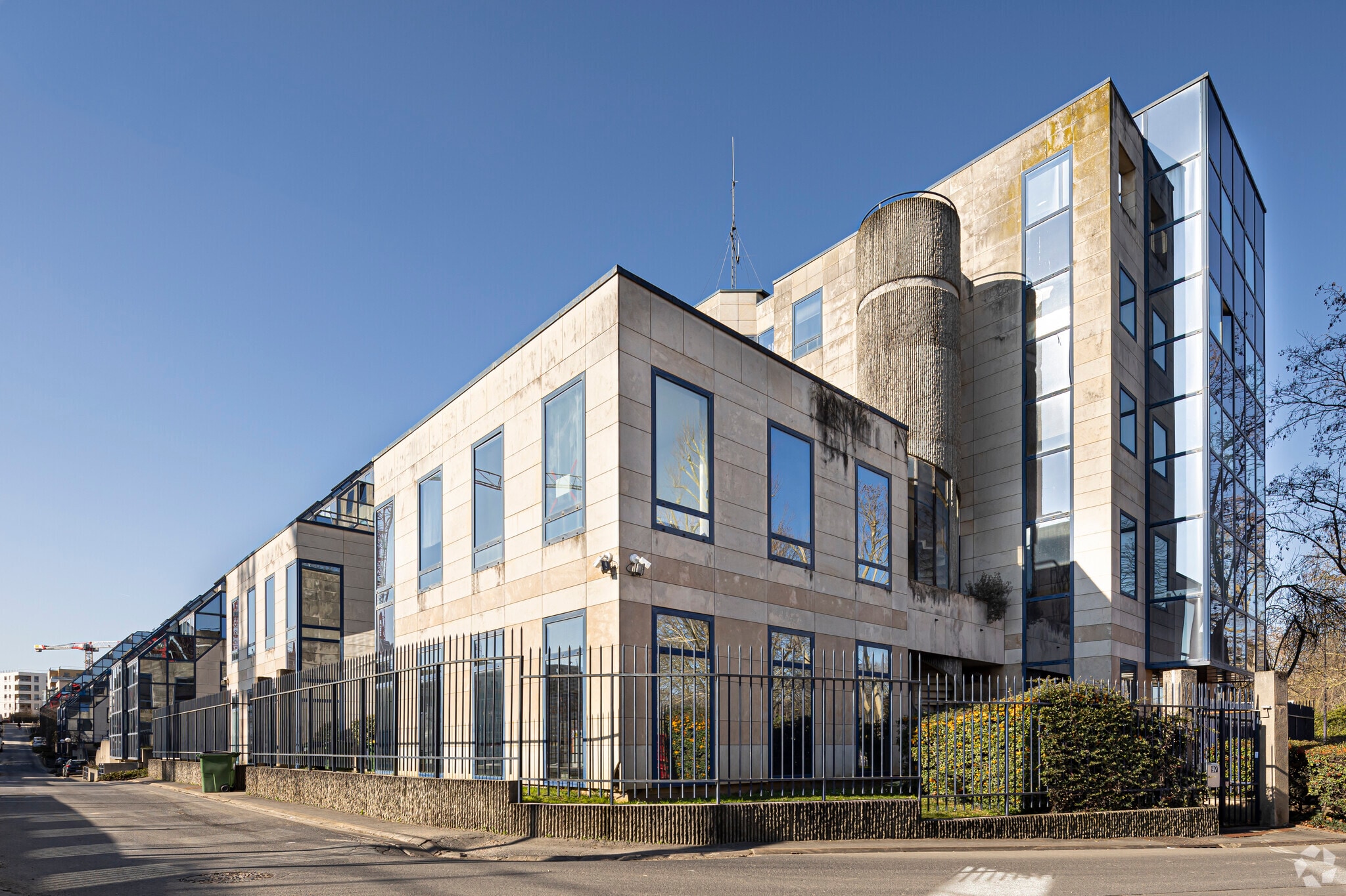 5 Rue De la Renaissance, Antony à louer Photo principale– Image 1 sur 4