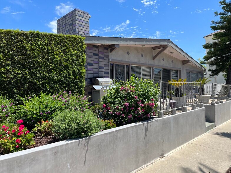 408 Ford Rd, Costa Mesa, CA à vendre - Photo de l’immeuble – Image 3 sur 9