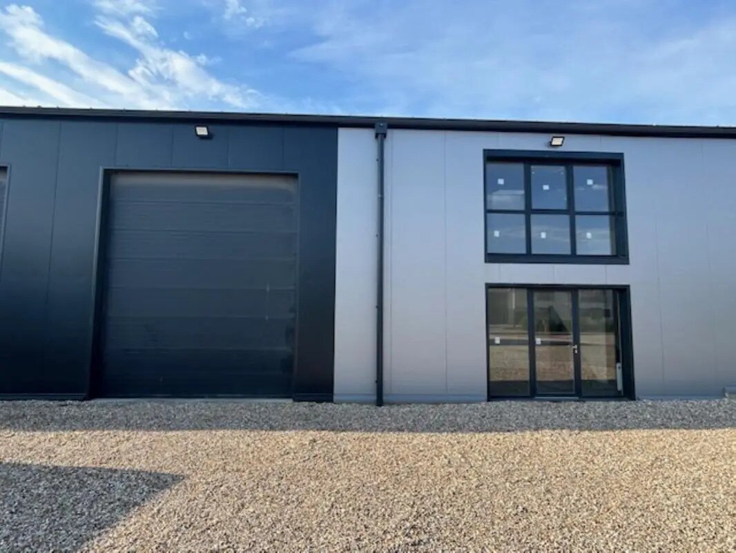 Local d’activités dans Marbeuf à louer Photo de l’immeuble– Image 1 sur 12