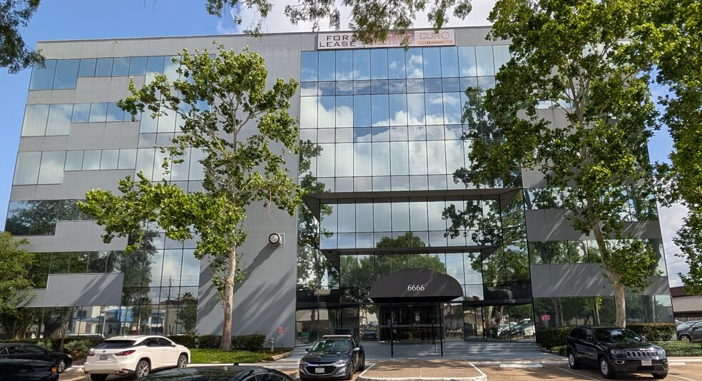 6666 Harwin Dr, Houston, TX à louer - Photo de l’immeuble – Image 1 sur 16