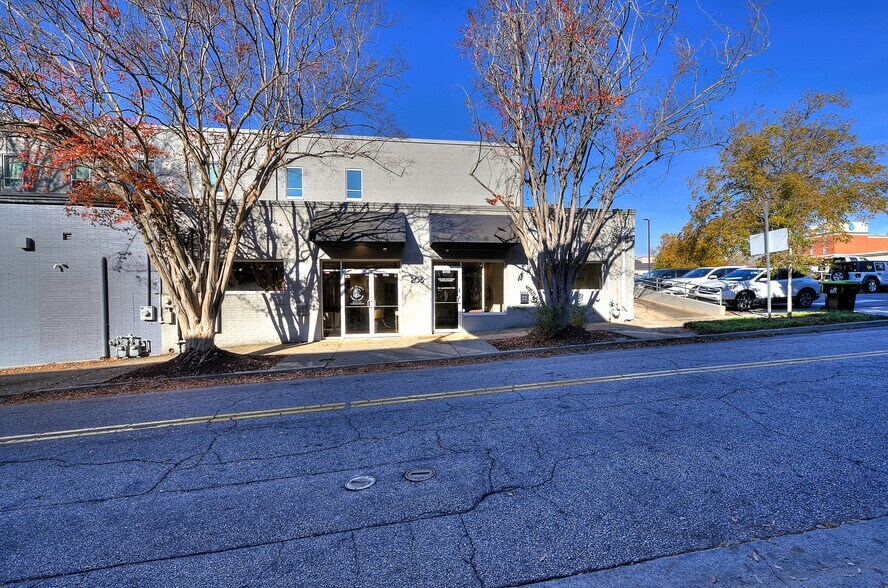 205 N Laurens St, Greenville, SC à vendre - Photo de l’immeuble – Image 1 sur 13