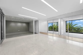 620 Newport Center Dr, Newport Beach, CA à louer Photo intérieure– Image 1 sur 5