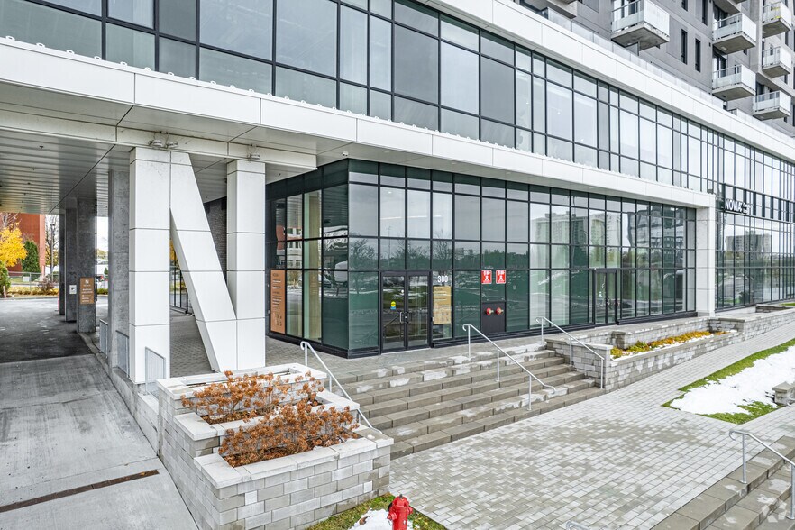 300 Pl Charles-Le Moyne, Longueuil, QC à louer - Photo de l’immeuble – Image 3 sur 27