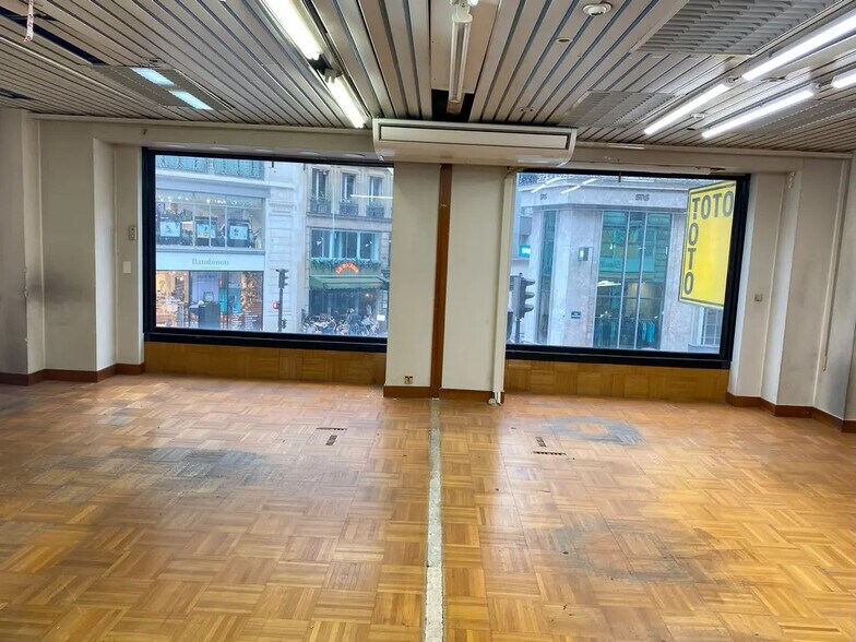 Local commercial dans Paris à louer - Photo de l’immeuble – Image 3 sur 7