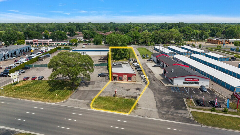 1357 S Gratiot Ave, Clinton Township, MI à vendre - Photo de l’immeuble – Image 3 sur 6