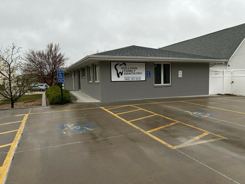 622 N Burlington Ave, York, NE à louer - Photo de l’immeuble – Image 2 sur 6