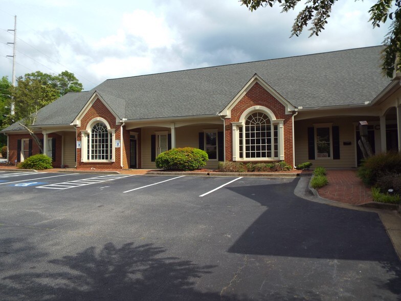 331 Arcado Rd NW, Lilburn, GA à louer - Photo de l’immeuble – Image 1 sur 2