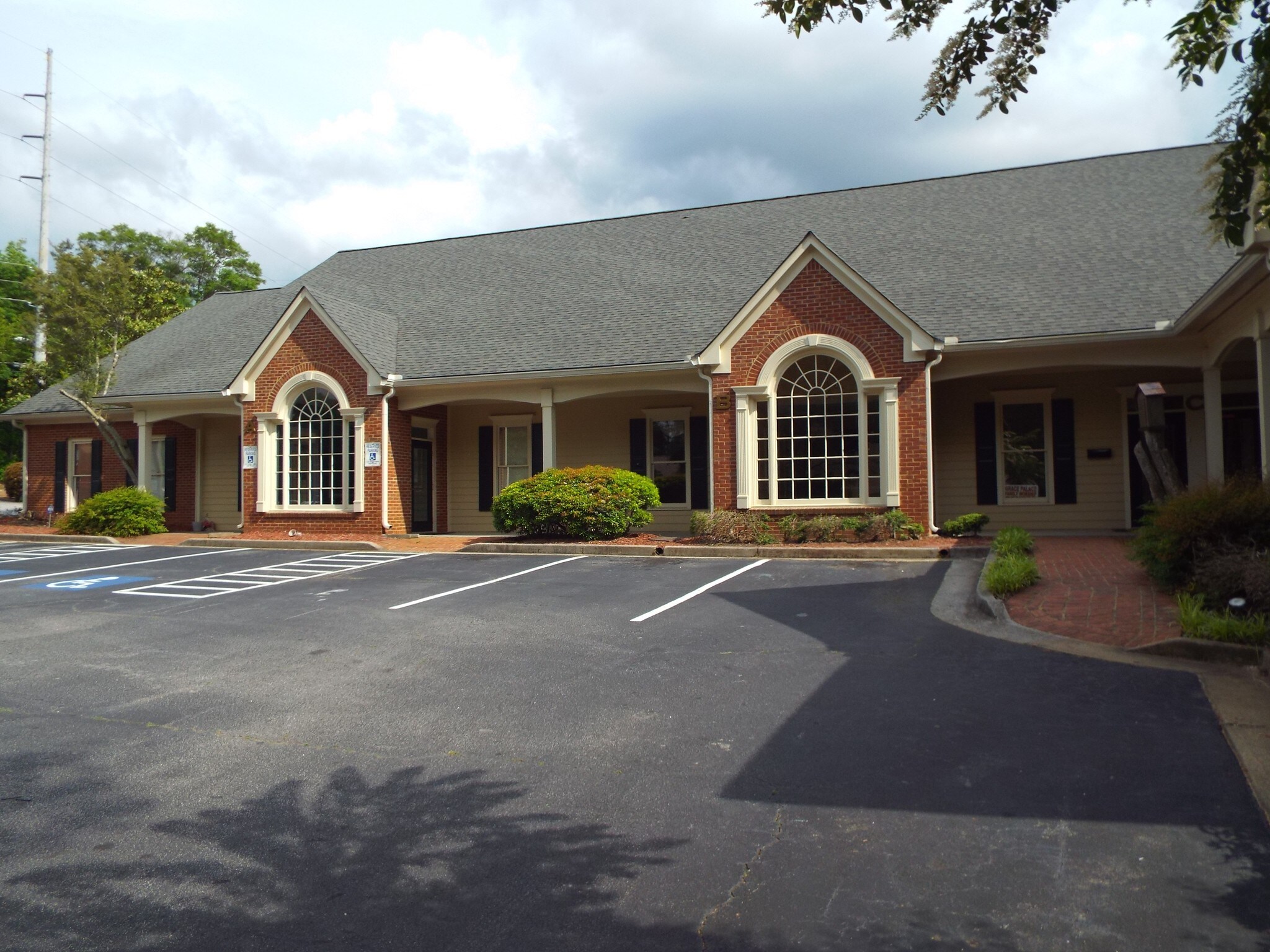 331 Arcado Rd NW, Lilburn, GA à louer Photo de l’immeuble– Image 1 sur 3