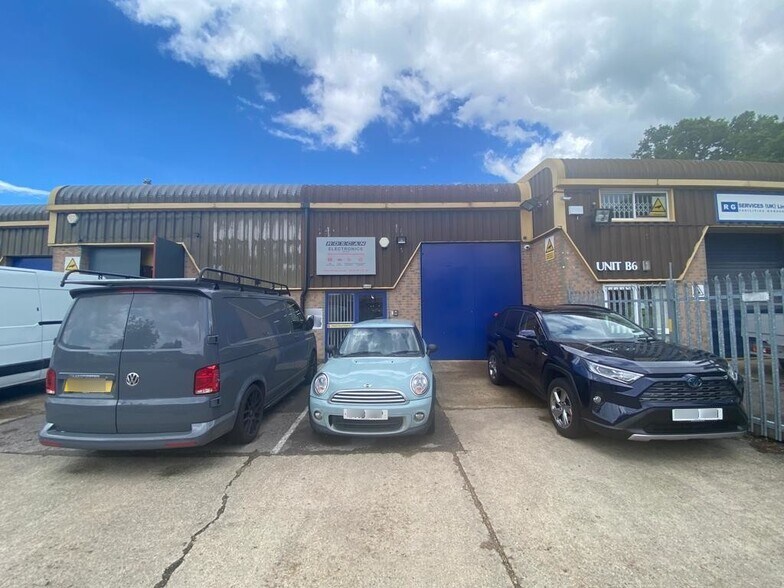 23-29 Ivanhoe Rd, Wokingham à vendre - Photo de l’immeuble – Image 2 sur 12