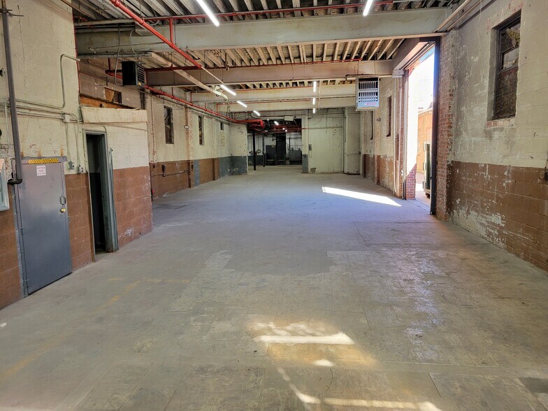 429 E 164th St, Bronx, NY à louer - Photo de l’immeuble – Image 2 sur 42