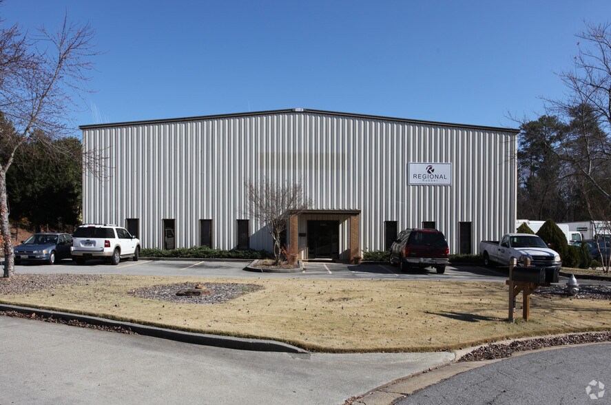 4300 Business Park Ct, Lilburn, GA à vendre - Photo de l’immeuble – Image 2 sur 20