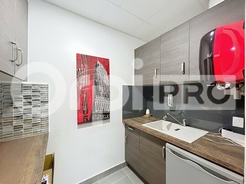 Bureau dans Vineuil-Saint-Firmin à vendre - Photo intérieure – Image 3 sur 5