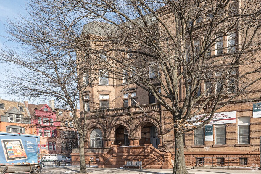 19 Rogers Ave, Brooklyn, NY à louer - Photo de l’immeuble – Image 3 sur 4