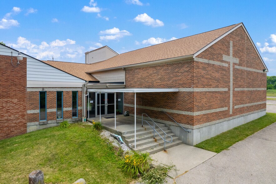 1050 Kemper Meadow Dr, Cincinnati, OH à louer - Photo de l’immeuble – Image 2 sur 12