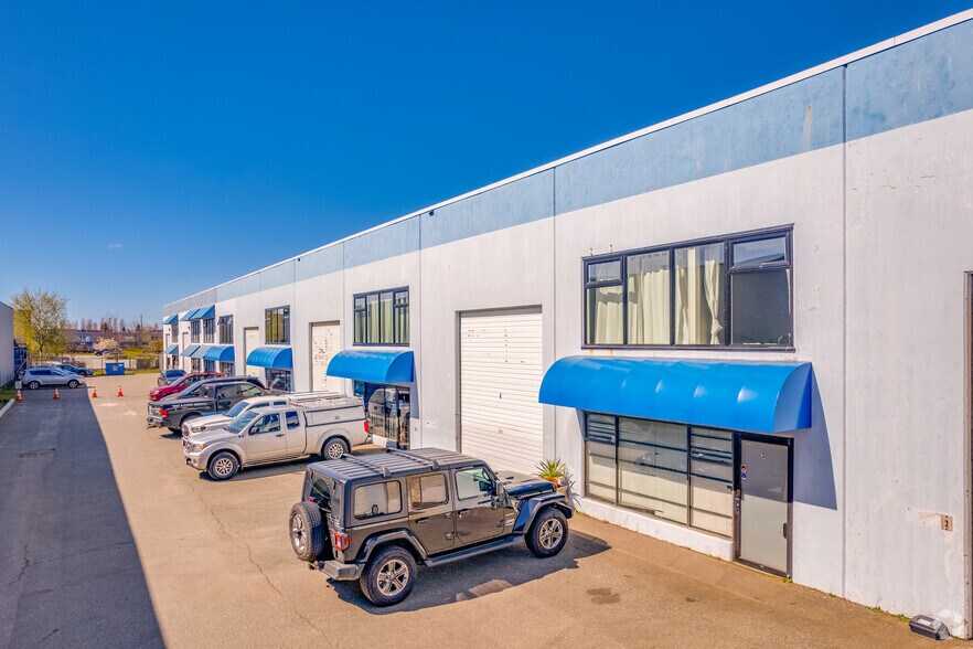 7187 Honeyman St, Delta, BC à vendre - Photo de l’immeuble – Image 3 sur 7