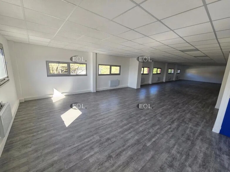Local d’activités dans Orly à louer - Photo intérieure – Image 3 sur 8